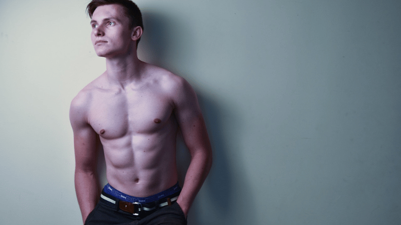 細マッチョの男性