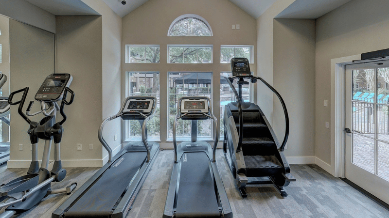 室内に置かれたルームランナー